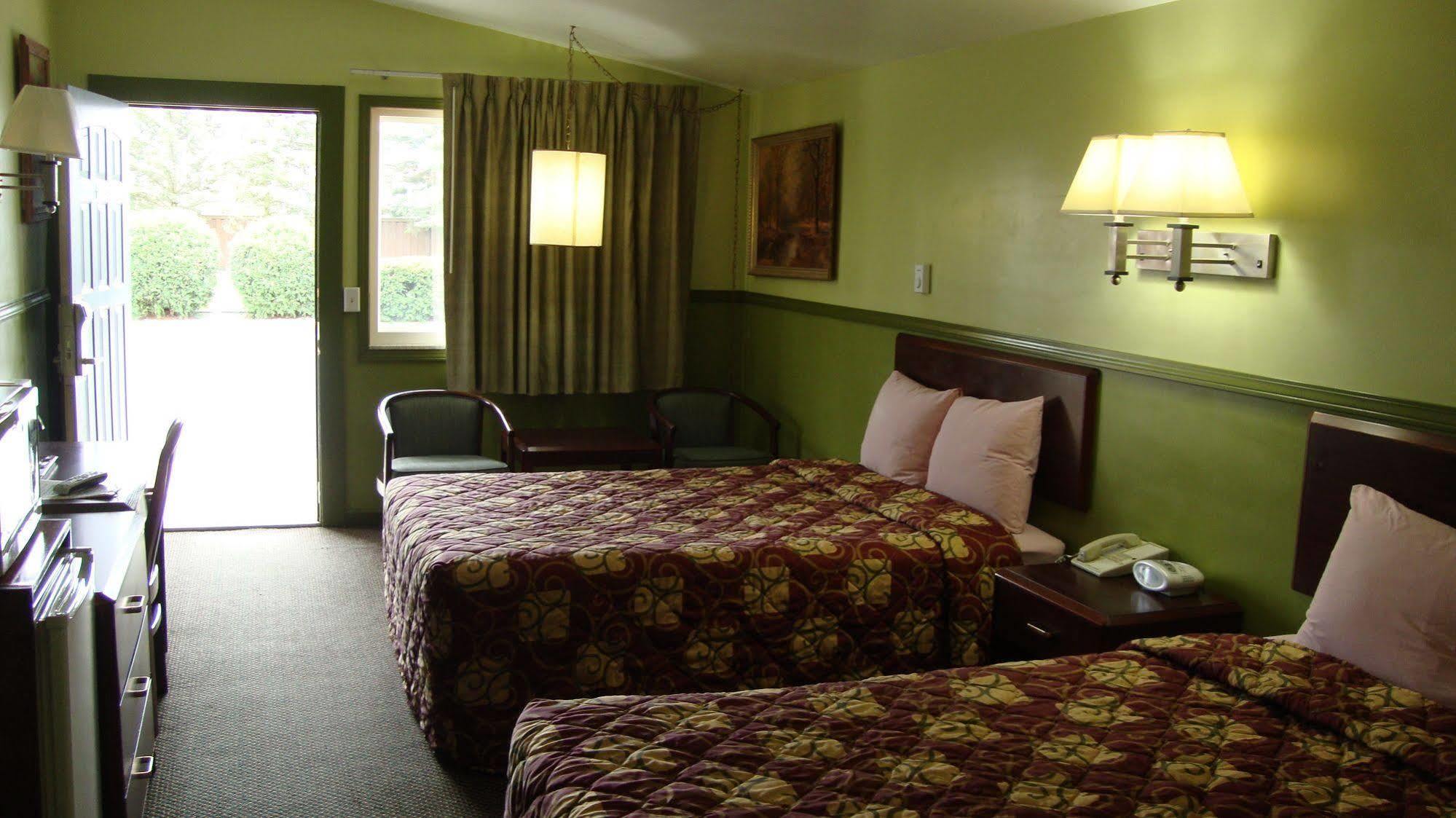 Trail Motel *